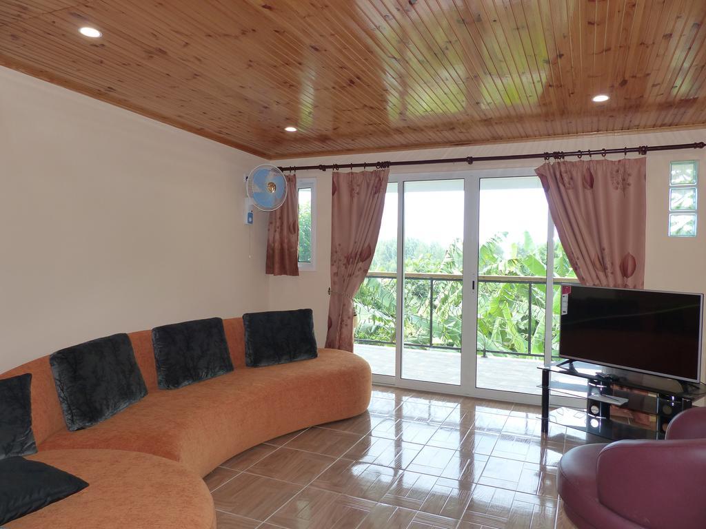 Апартаменты Hibiscus House Seychelles Self Catering Виктория Экстерьер фото