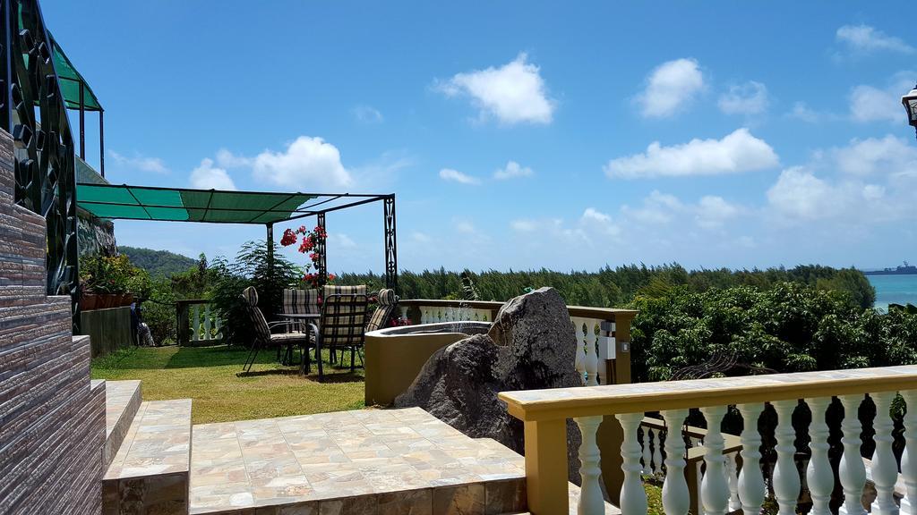 Апартаменты Hibiscus House Seychelles Self Catering Виктория Экстерьер фото