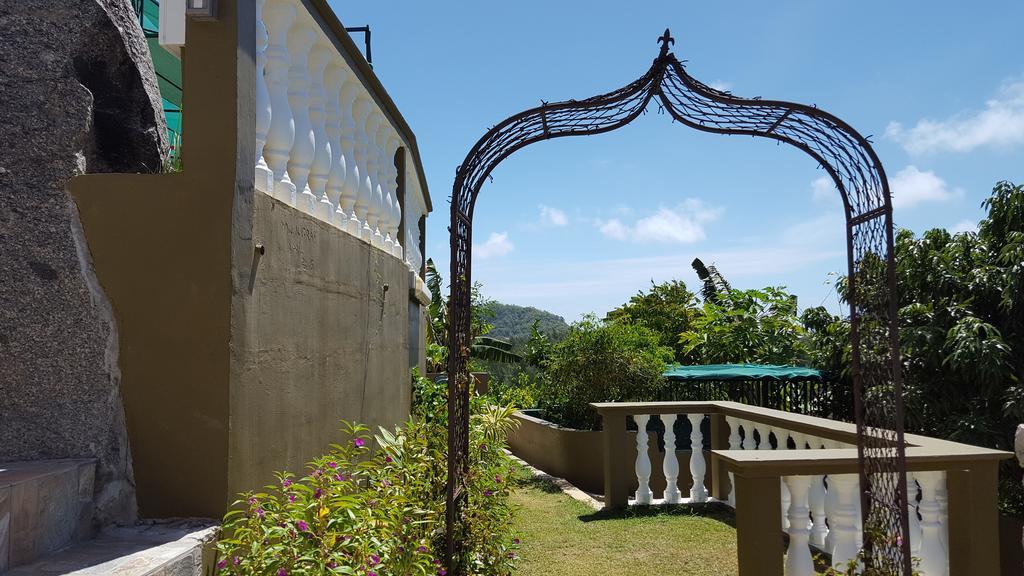 Апартаменты Hibiscus House Seychelles Self Catering Виктория Экстерьер фото