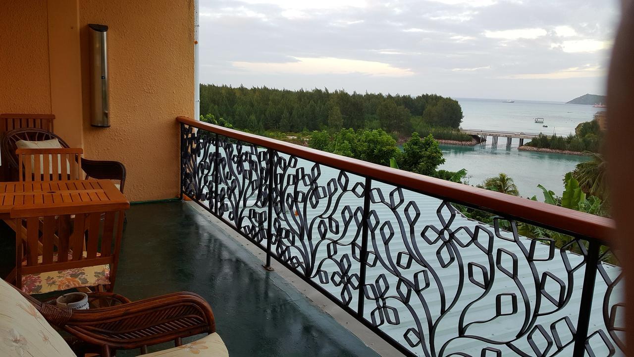 Апартаменты Hibiscus House Seychelles Self Catering Виктория Экстерьер фото