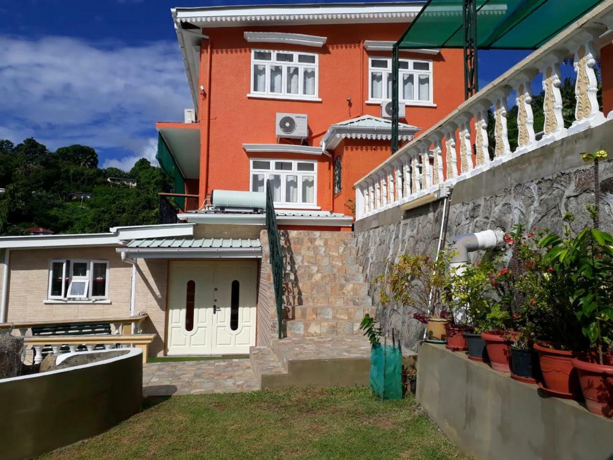 Апартаменты Hibiscus House Seychelles Self Catering Виктория Экстерьер фото
