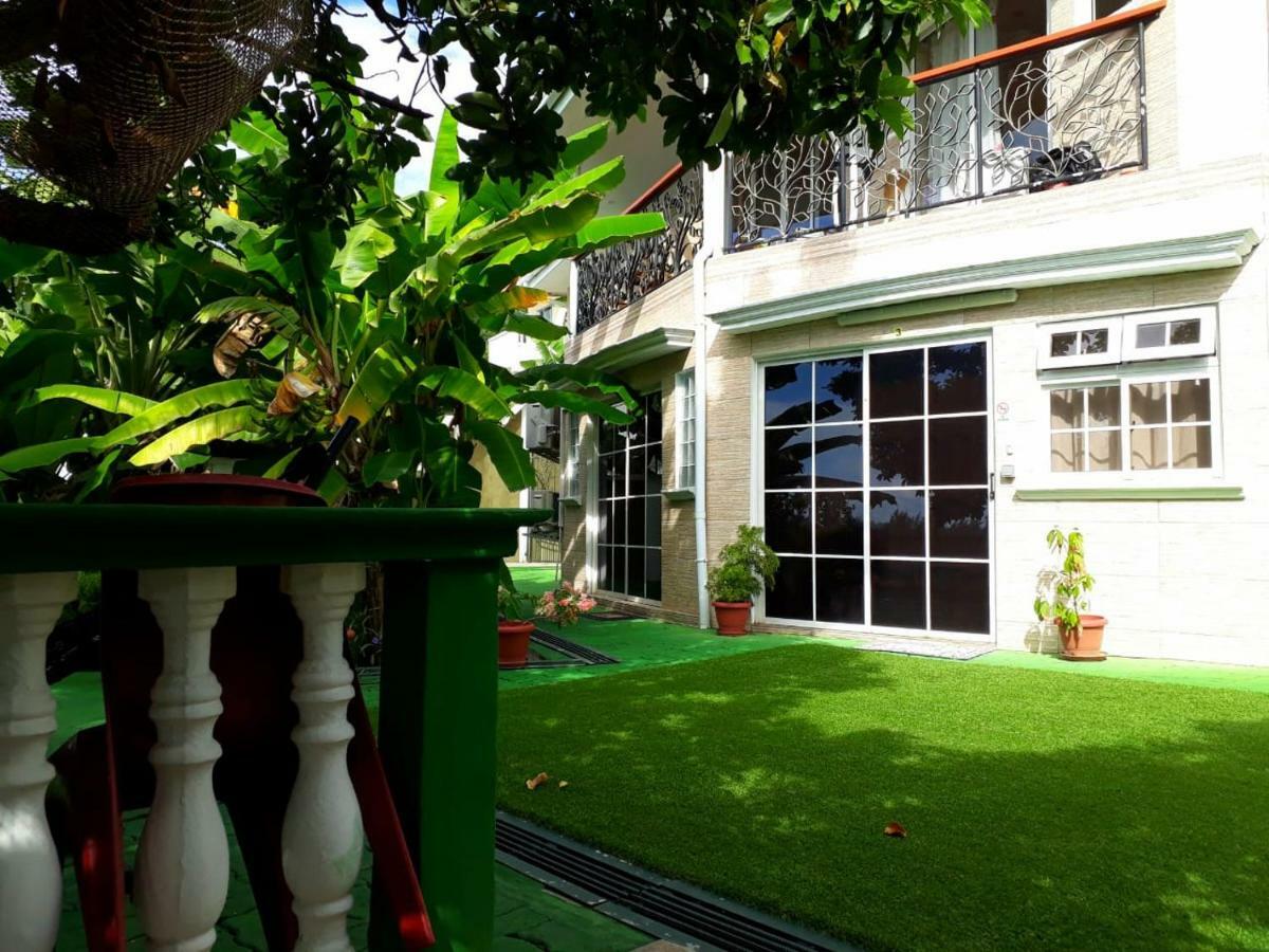 Апартаменты Hibiscus House Seychelles Self Catering Виктория Экстерьер фото