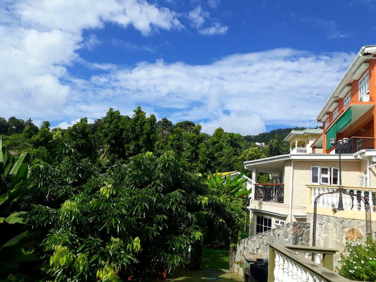Апартаменты Hibiscus House Seychelles Self Catering Виктория Экстерьер фото